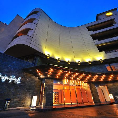 Senkeien Tsukioka Hotel Kaminoyama Esterno foto