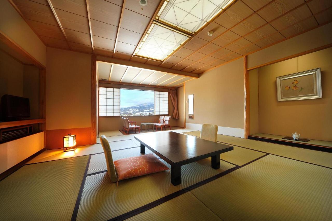 Senkeien Tsukioka Hotel Kaminoyama Esterno foto